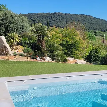 Dans La Nature, De Standing Avec Piscine Chauffee, Jaccusi Exterieur