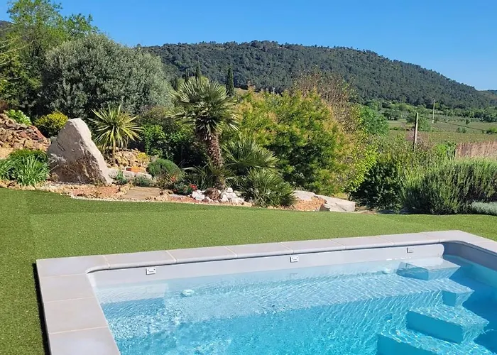 Dans La Nature, De Standing Avec Piscine Chauffee, Jaccusi Exterieur